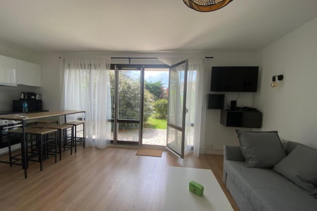 Beautiful Flat For 4 Very Closed To The Beach Cabourg Exteriör bild